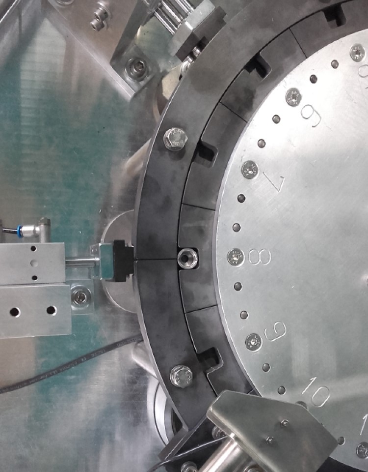 mexbert gmbh - Prüfmaschine für die automatisierte Kontrolle von CNC gefertigten Edelstahlteilen.