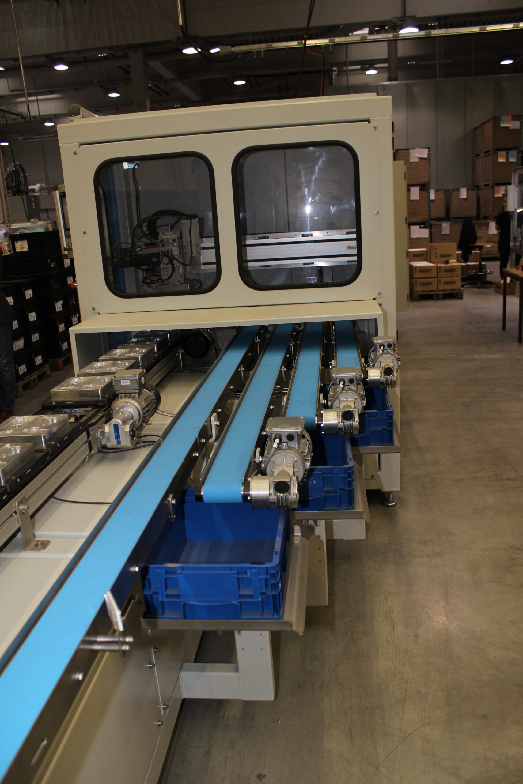 mexbert gmbh - Maschine für das automatisierte Einpressen von Passstiften in Spritzguss Aluminiumteilen für die Automobilindustrie.
